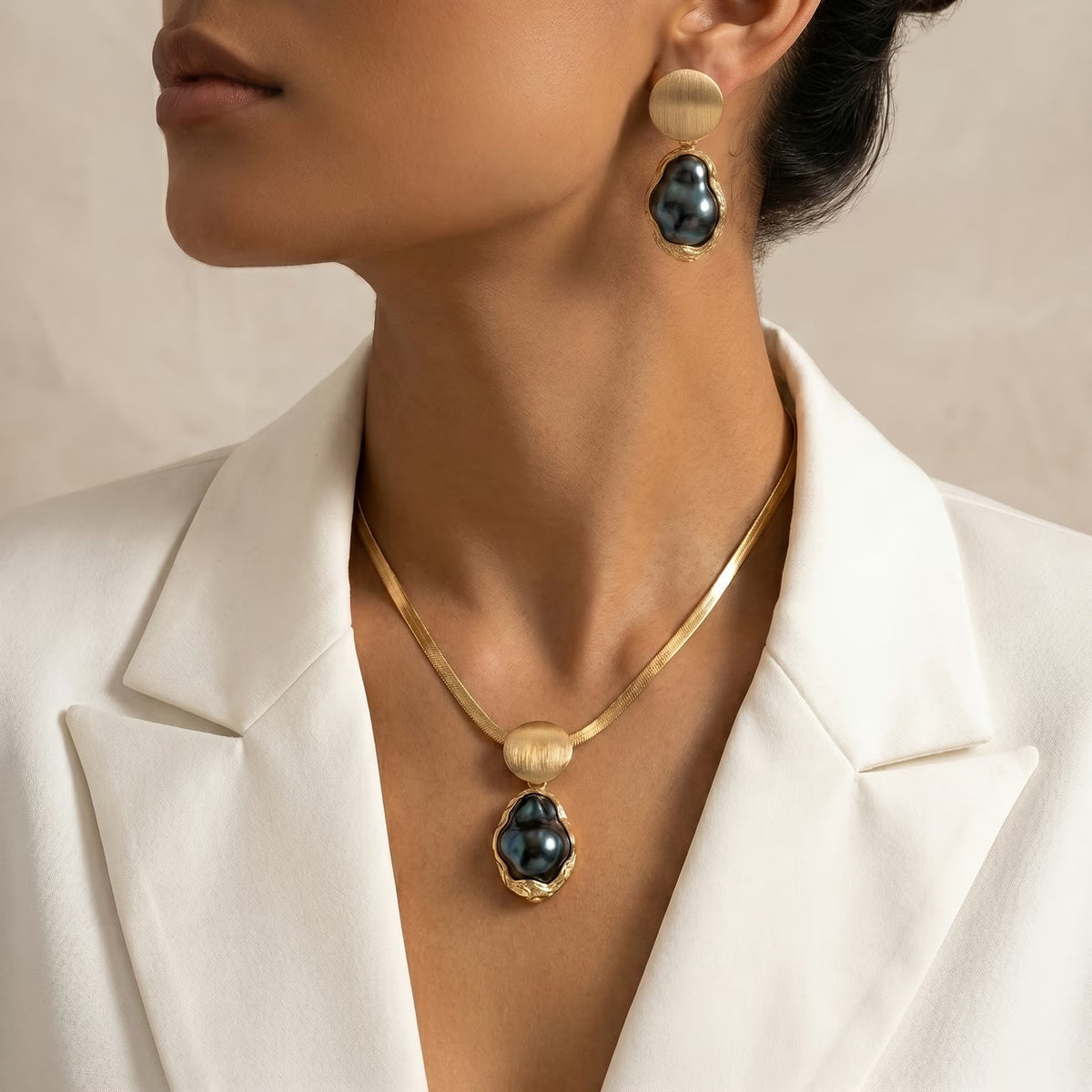 Elegant Baroque Pearl Necklace Set