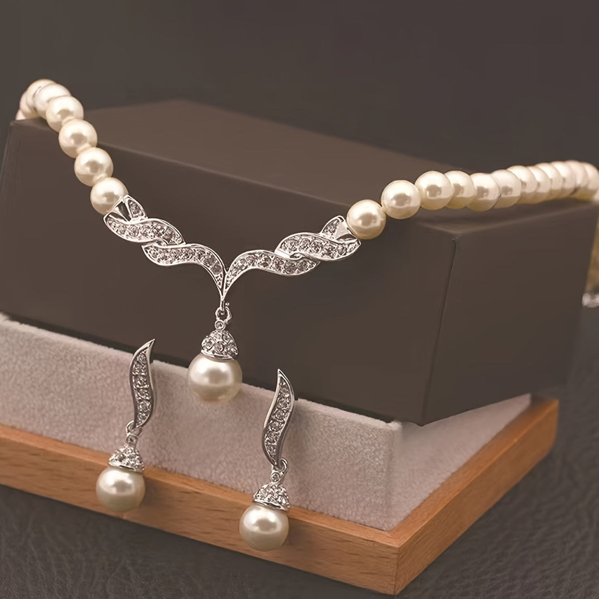Elegant Pearl Leaf Jewelry Set