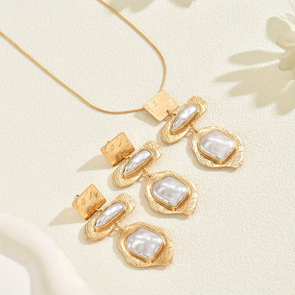 Elegant Irregular Pearl Gold Set
