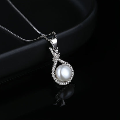 Elegant Twisted Pearl Pendant Necklace