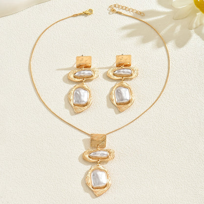 Elegant Irregular Pearl Gold Set