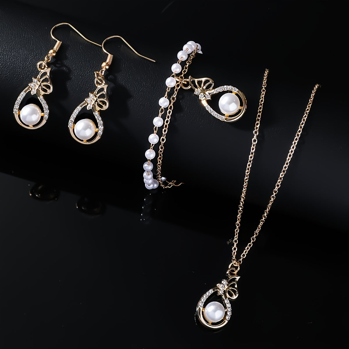 Elegant Gold Bow Pearl Set