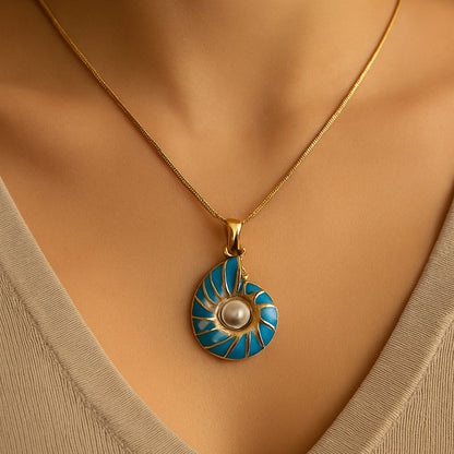 Elegant Seashell Pearl Pendant Necklace
