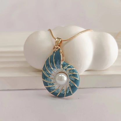 Elegant Seashell Pearl Pendant Necklace
