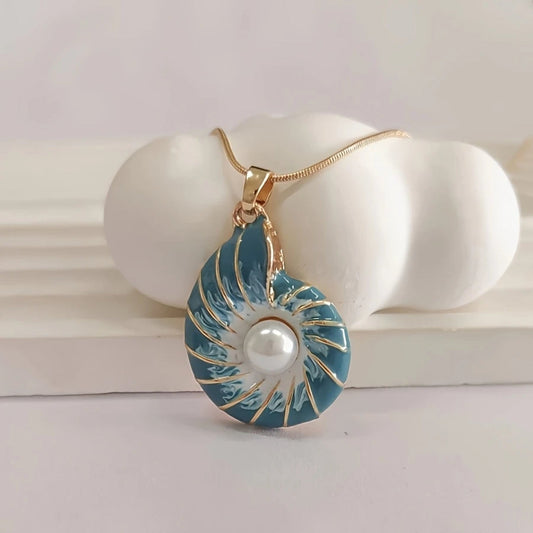 Elegant Seashell Pearl Pendant Necklace