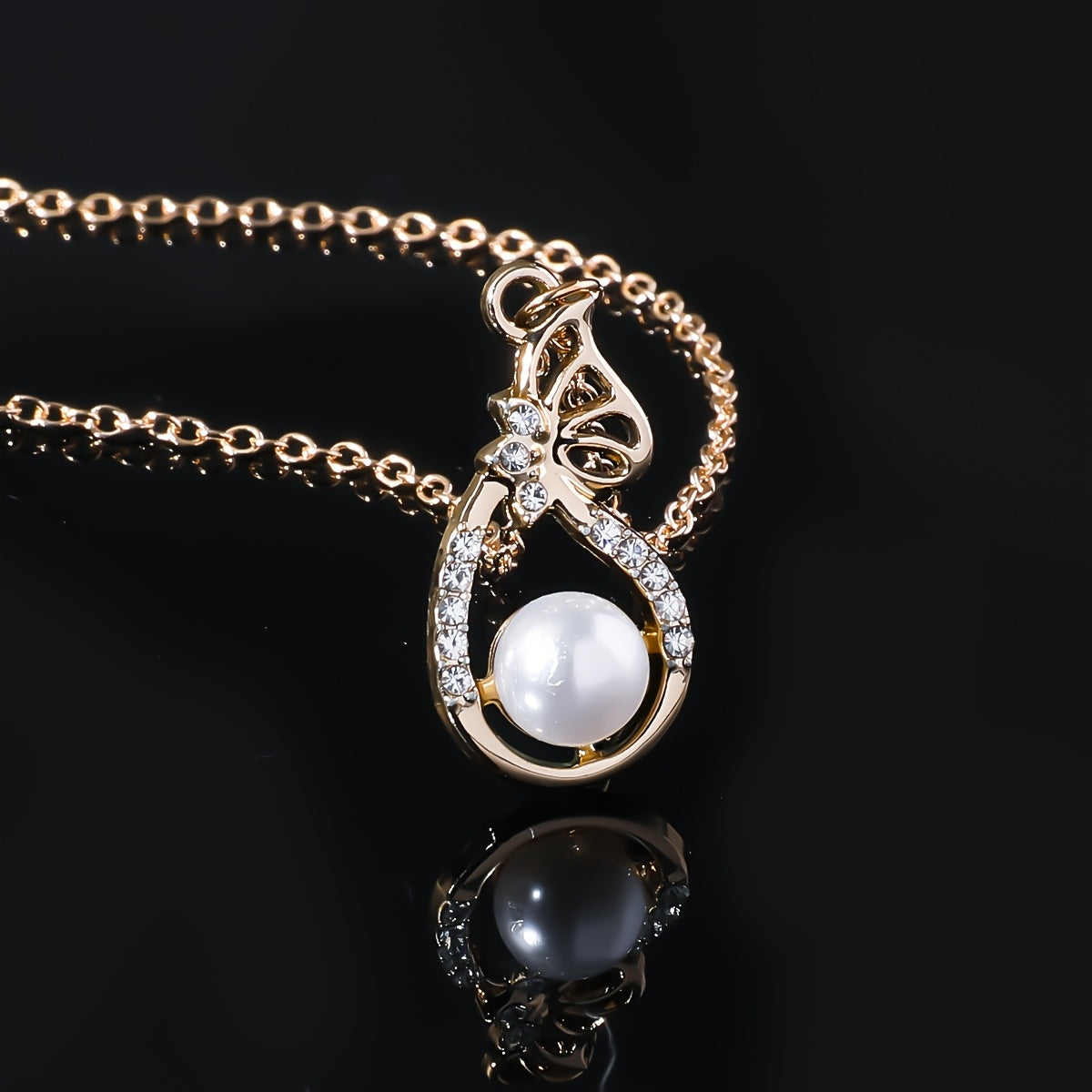 Elegant Gold Bow Pearl Set