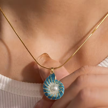 Elegant Seashell Pearl Pendant Necklace