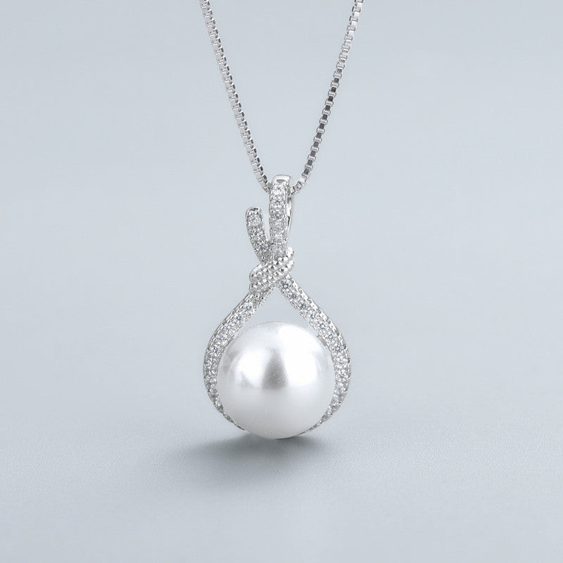 Elegant Twisted Pearl Pendant Necklace