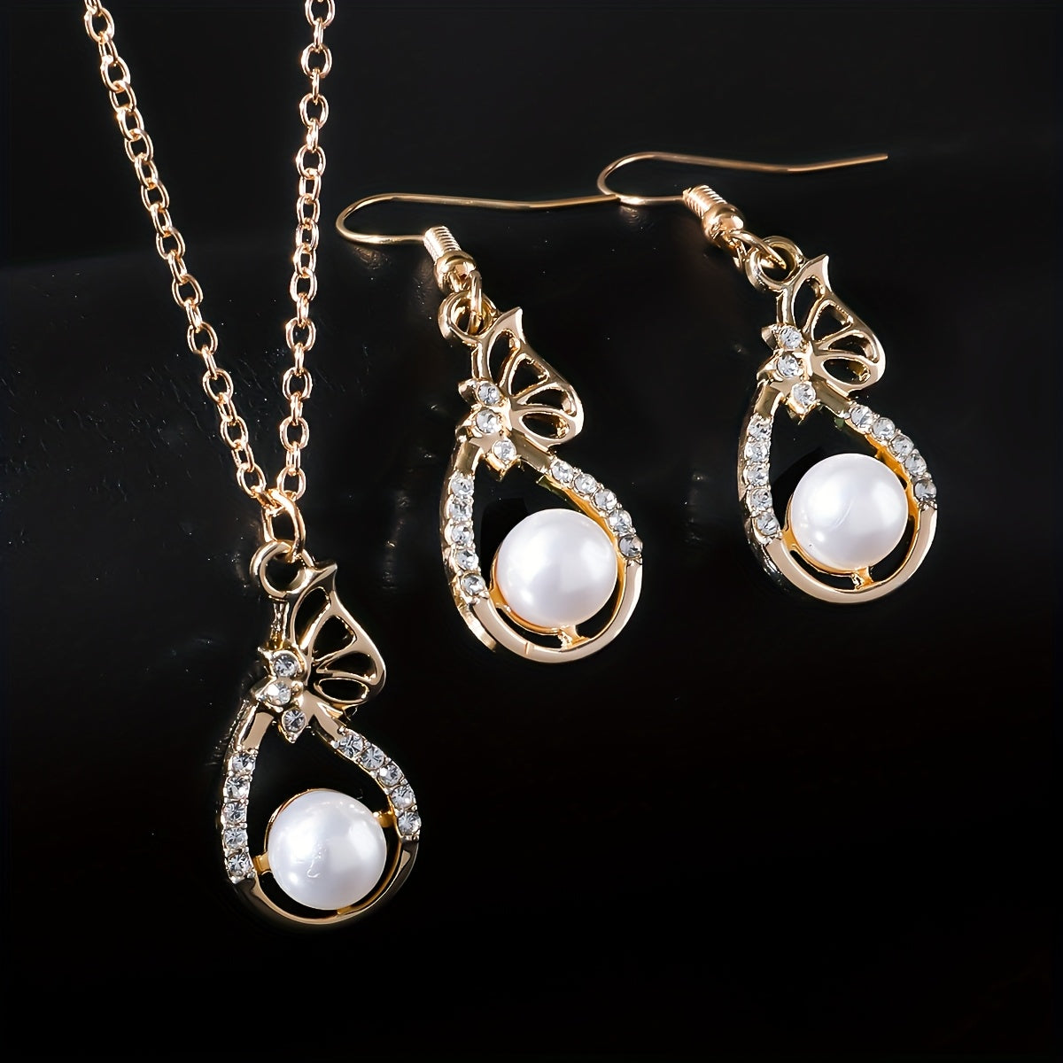 Elegant Gold Bow Pearl Set